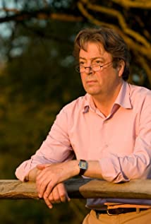 How tall is Roger Allam?